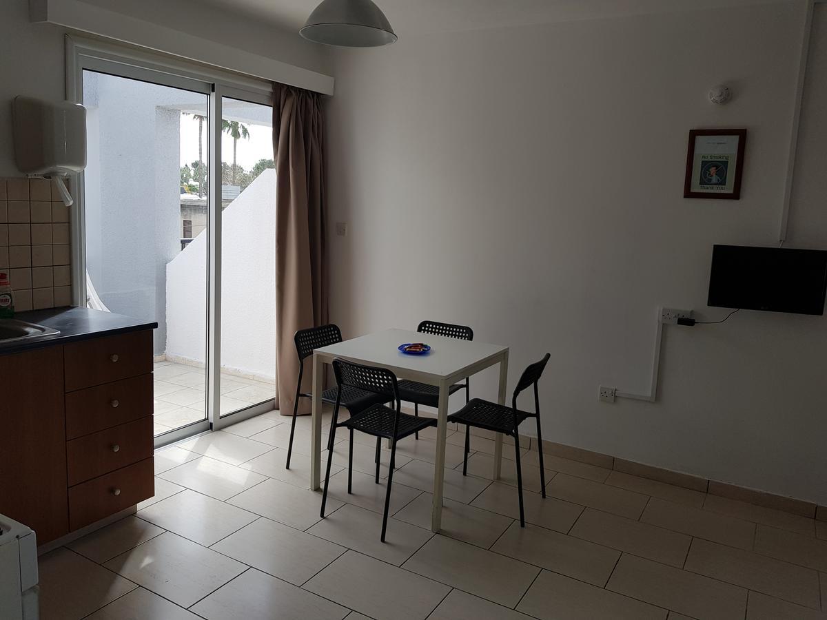 Valentinos Court Leilighet Paphos Eksteriør bilde