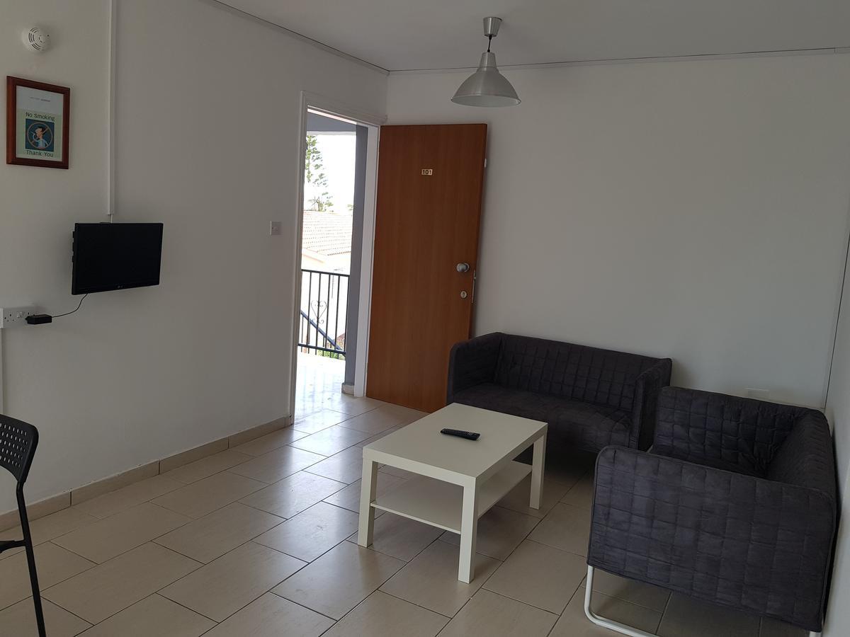 Valentinos Court Leilighet Paphos Eksteriør bilde