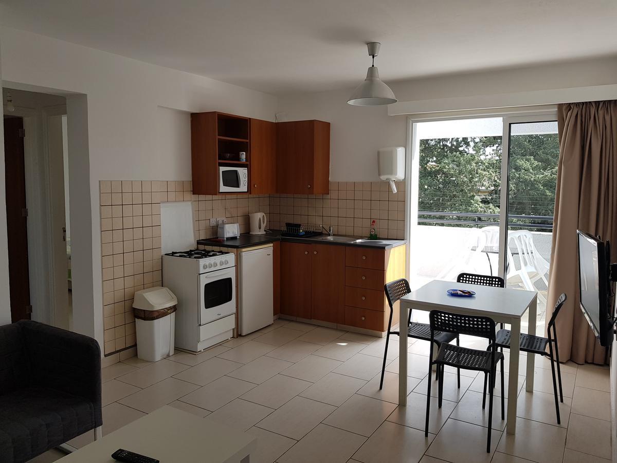 Valentinos Court Leilighet Paphos Eksteriør bilde