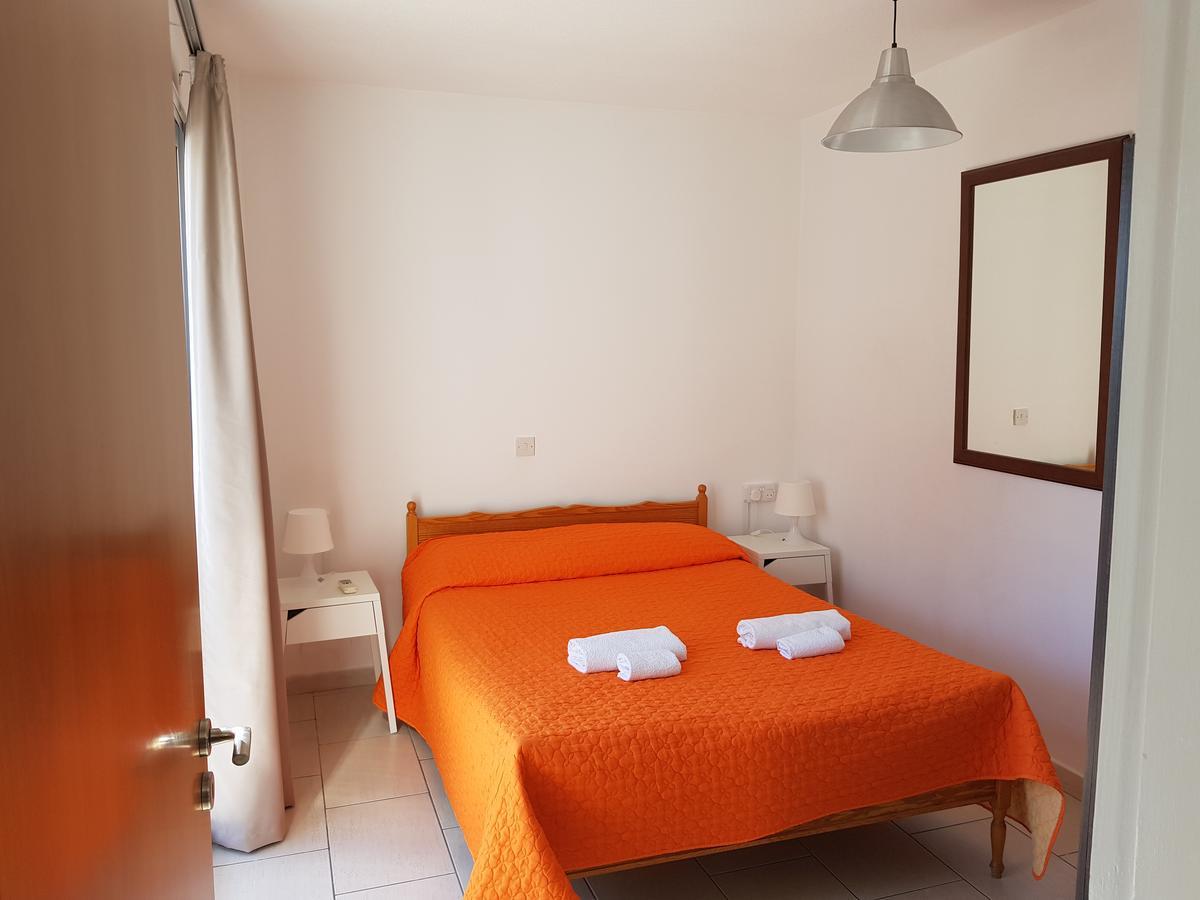 Valentinos Court Leilighet Paphos Eksteriør bilde